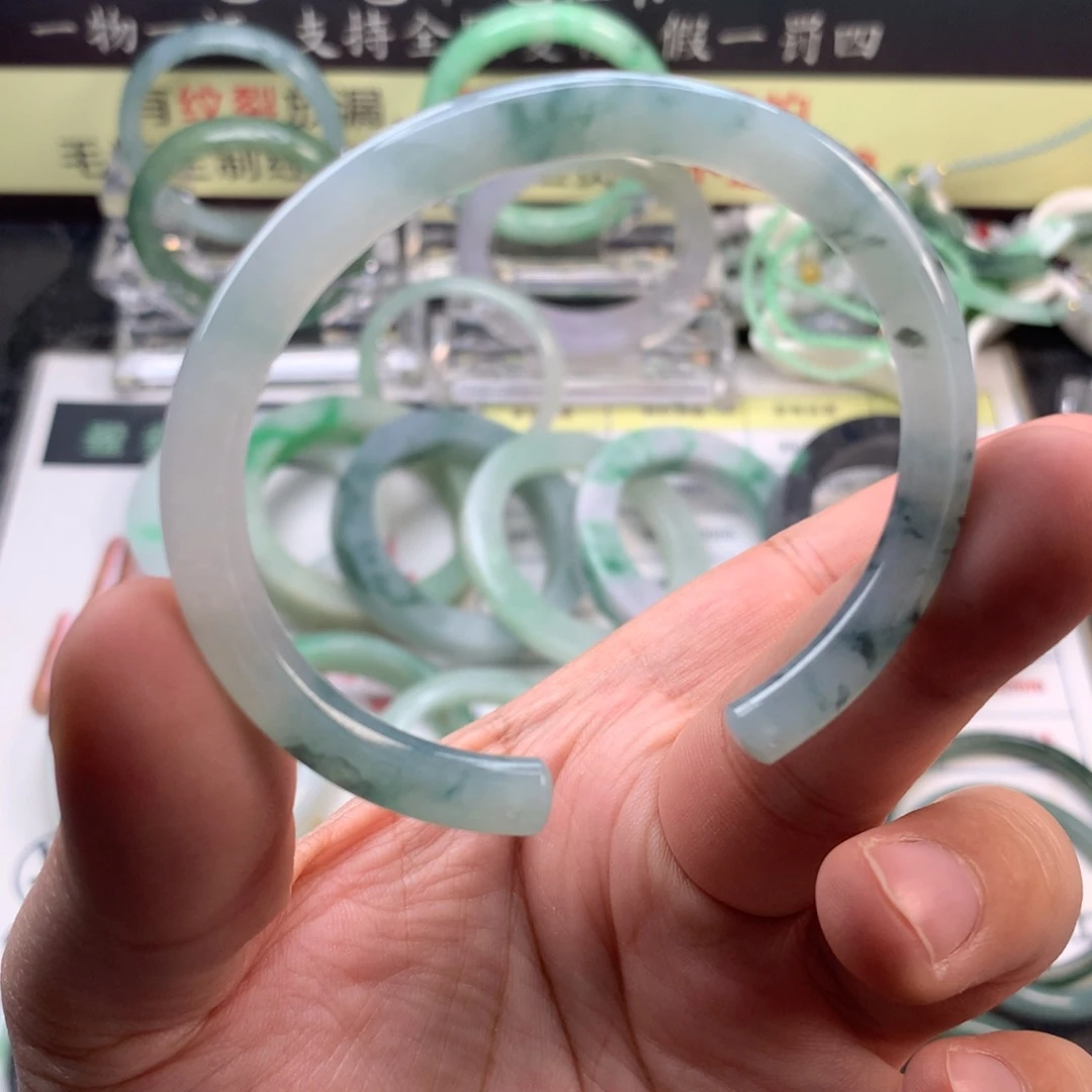 定制翡翠未镶嵌55贵妃圆条开口镯