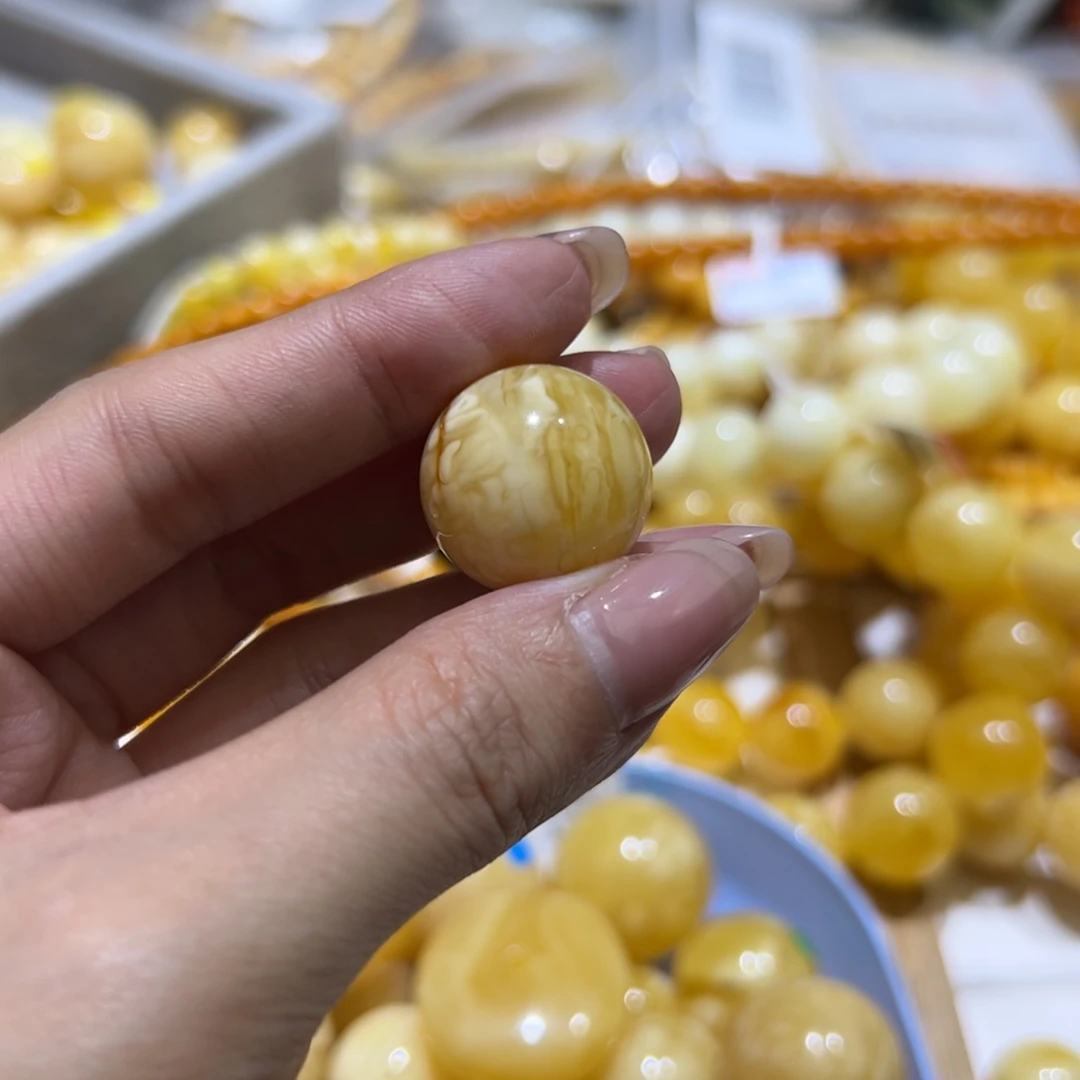 琥珀珠宝奇石未镶嵌