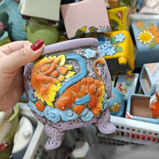 当场拍满15元发货不凑不发，花盆盆口不方不圆有针孔黑点是正常的，