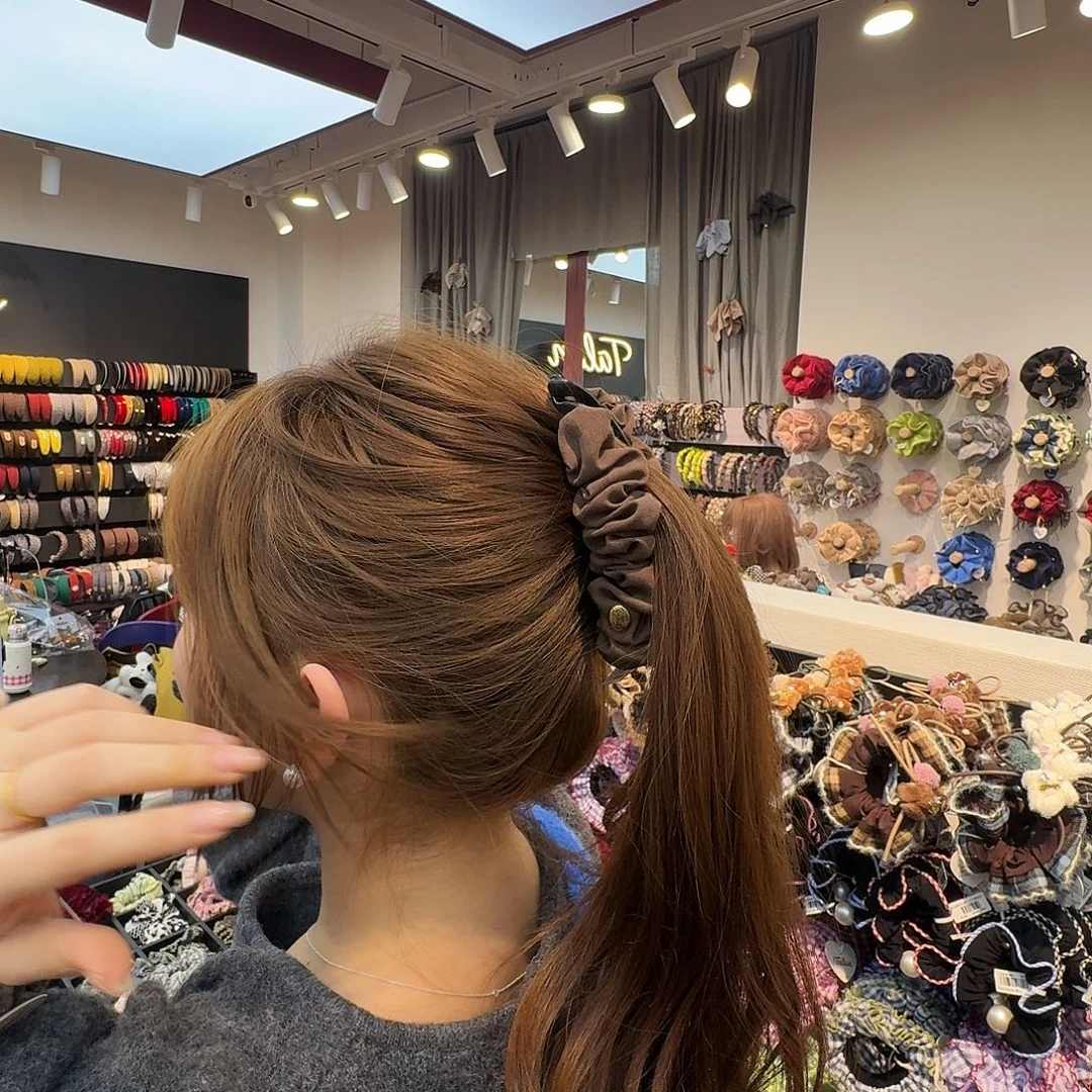 布艺非金属咖色金标香蕉夹