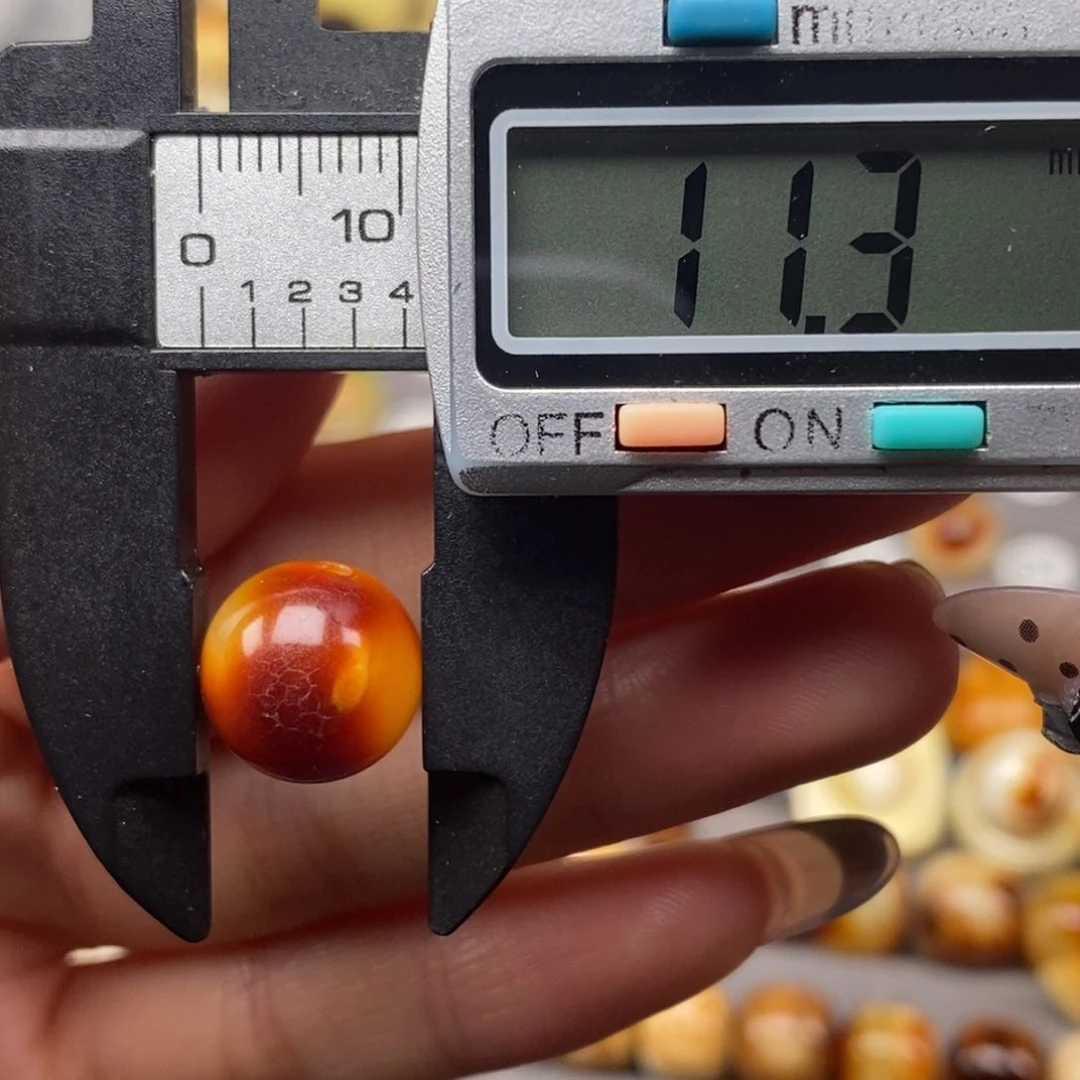 裸石琥珀未镶嵌圆珠