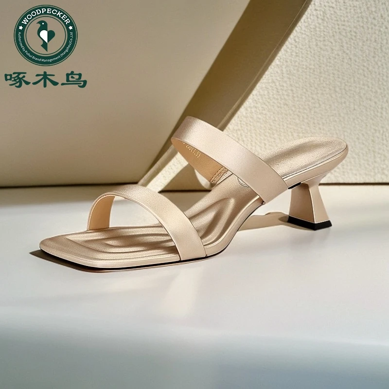 今年爆款啄木鸟夏外穿时尚一字凉拖女粗跟露趾不累脚显瘦女士凉鞋
