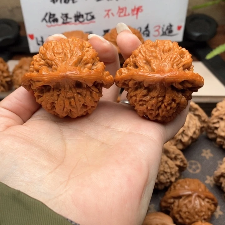 文玩核桃吊坠波**哥核桃