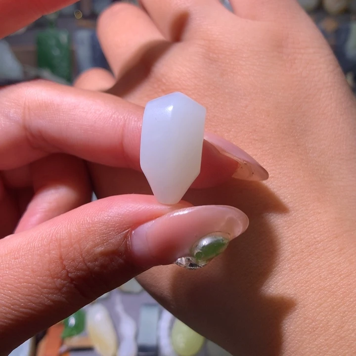 北***苗和田玉未镶嵌颈饰