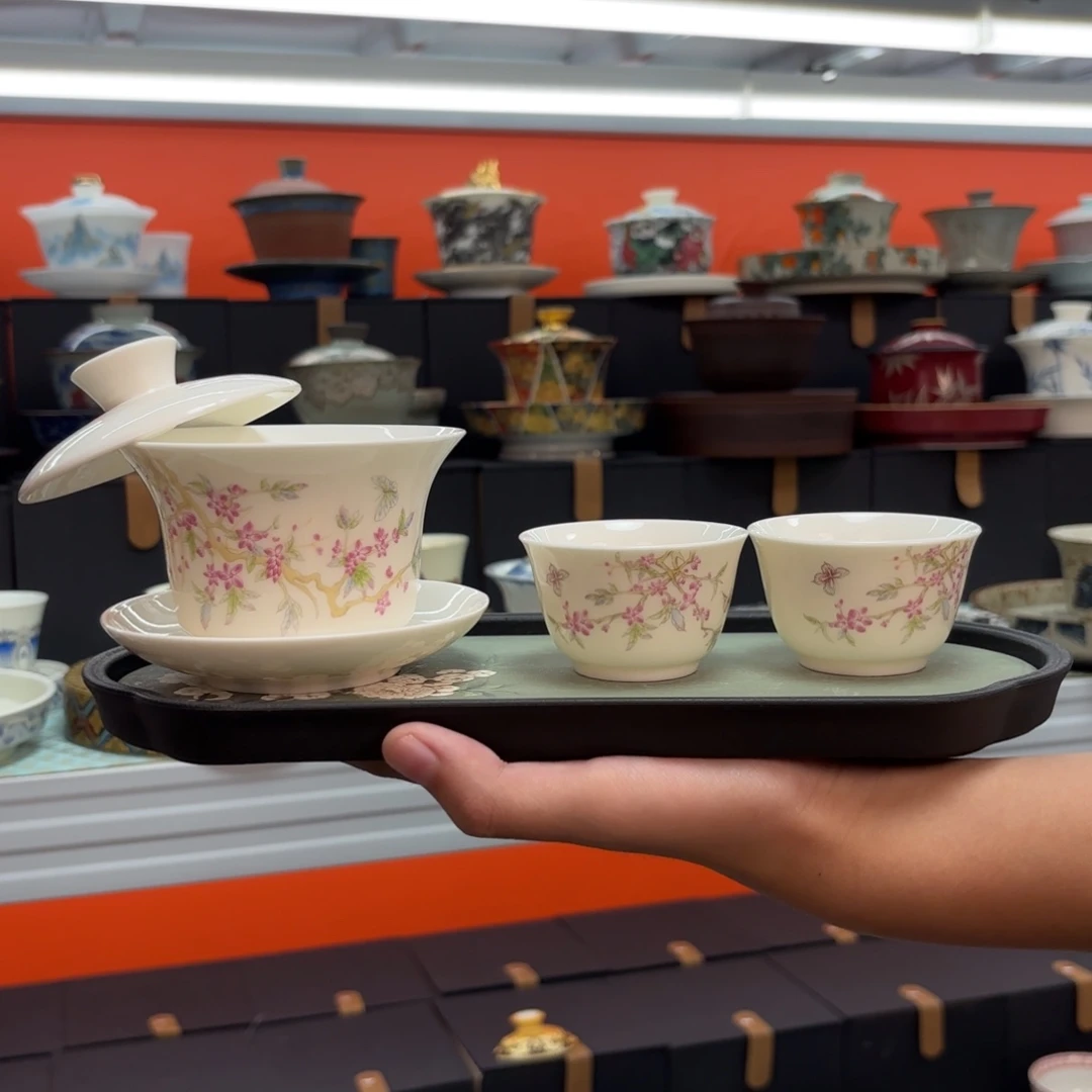 茶具是指由两块金属做成