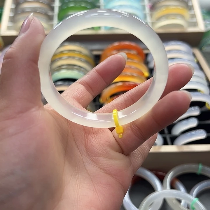 玛瑙/玉髓手镯未镶嵌香槟