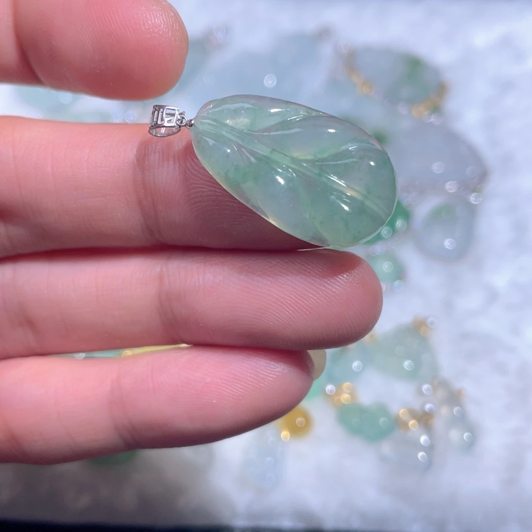 翡翠18K金镶嵌颈饰翡翠