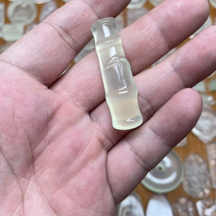 厚****蛇纹石玉未镶嵌颈饰