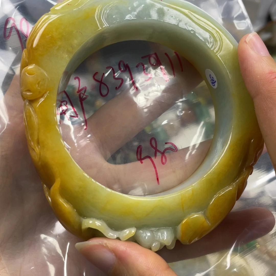 用***赞颈饰未镶嵌翡翠牌子