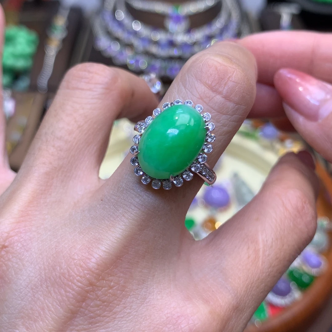 翡翠18K金镶嵌颈饰