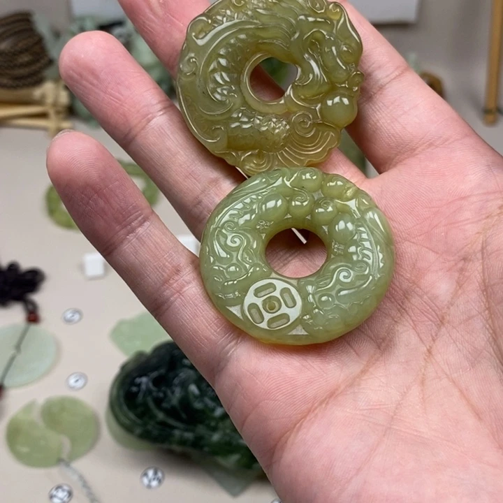 笑***演蛇纹石玉未镶嵌颈饰