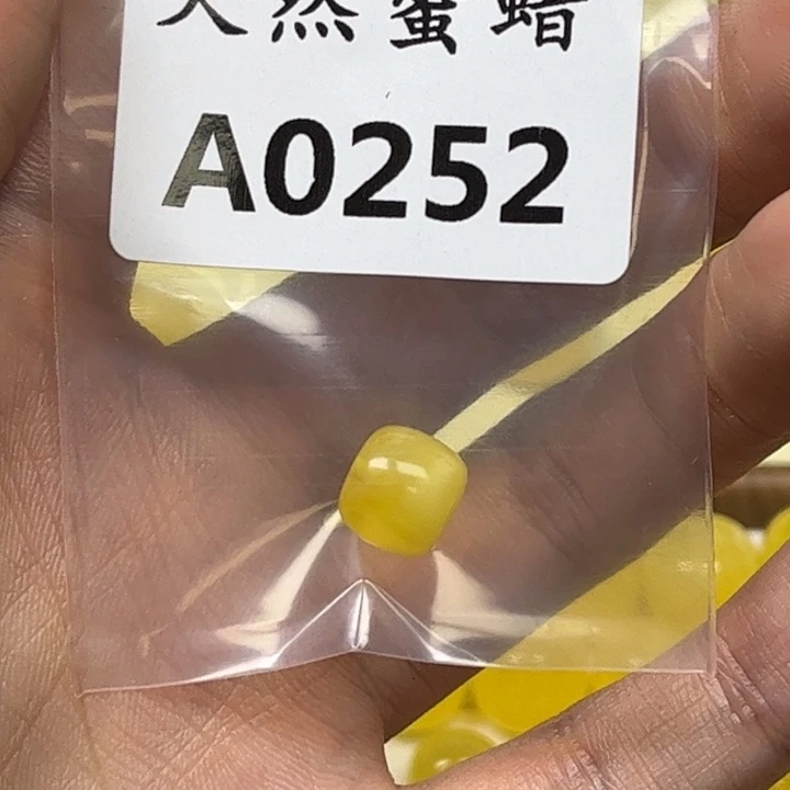 L***.琥珀未镶嵌珠宝奇石A0252