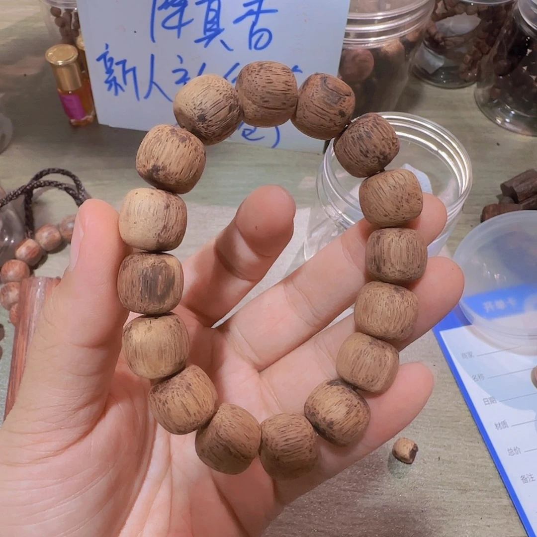 藤类降真香绿油老料13*14单圈老邢手串瑕疵
