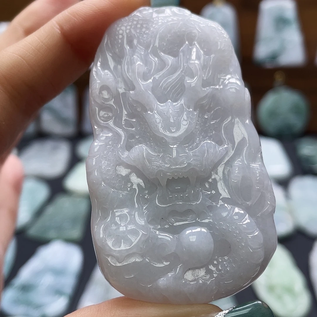翡翠未镶嵌颈饰龙牌