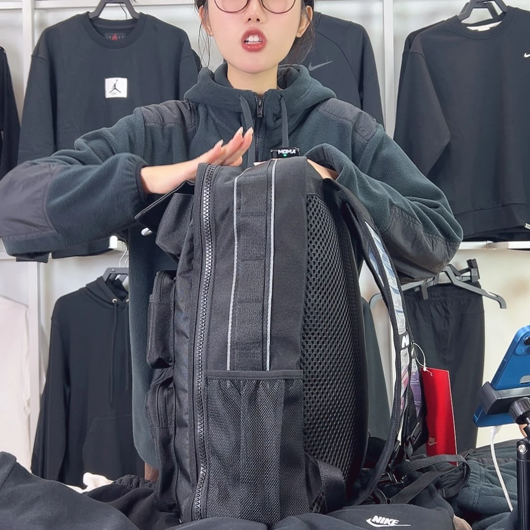 双肩包黑色  不退换