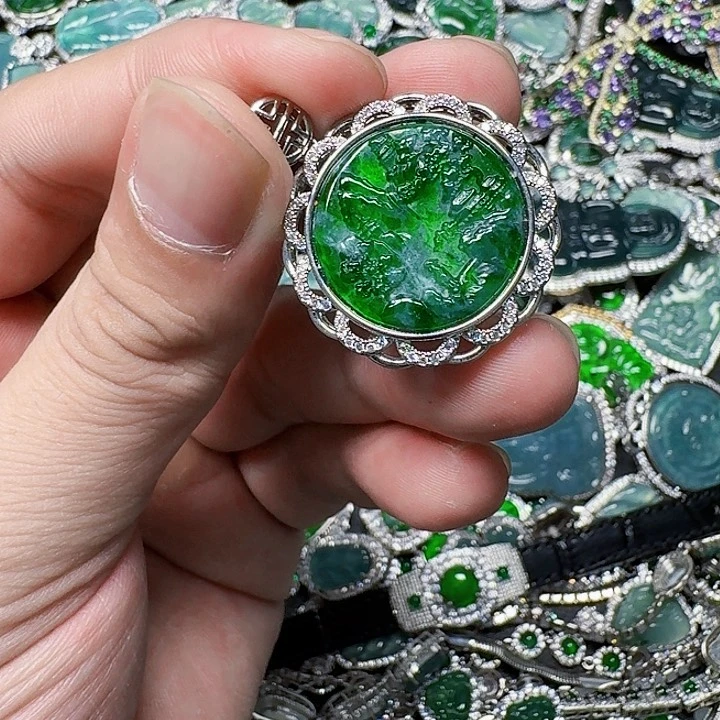 翡翠颈饰未镶嵌天然A货翡翠放漏