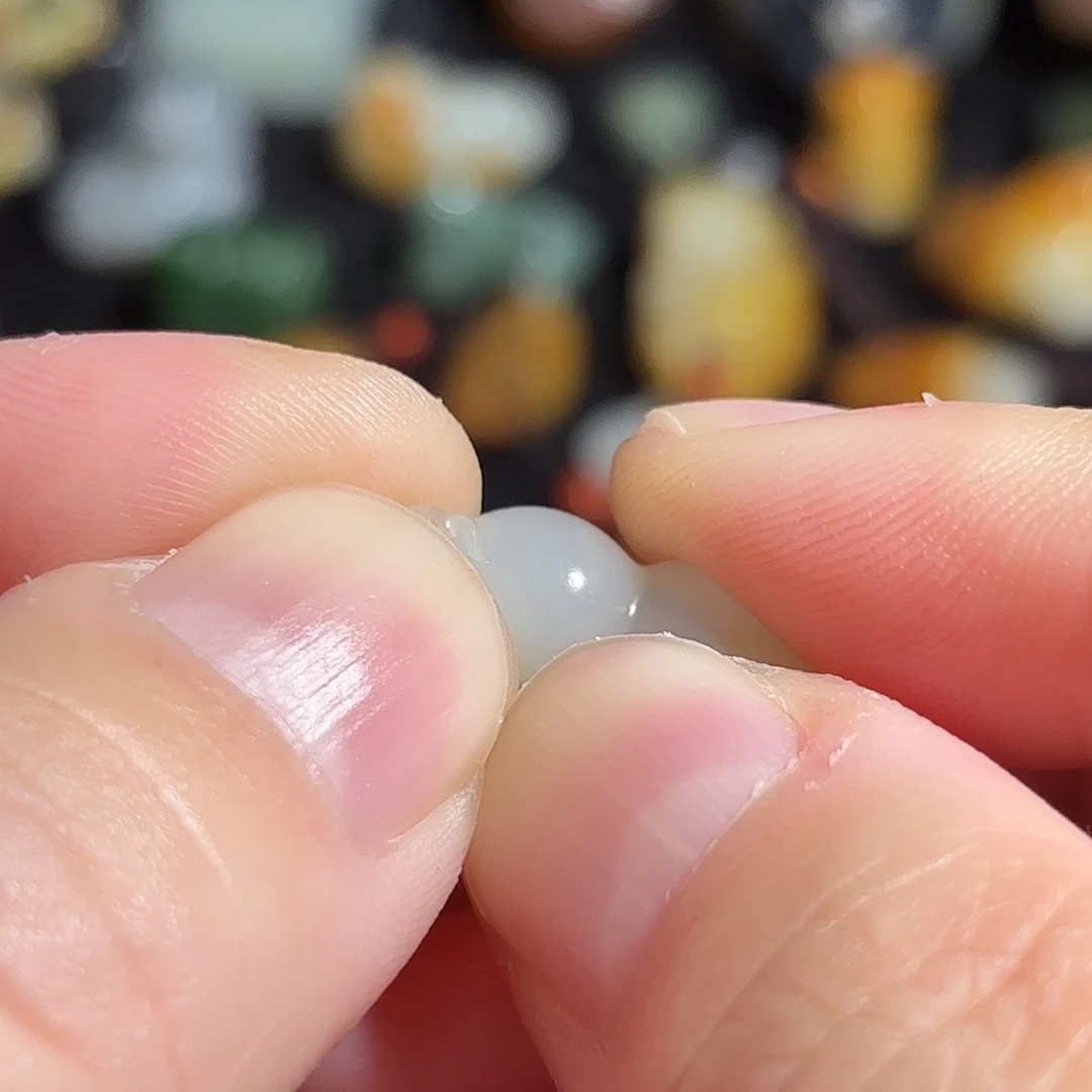 ****山和田玉未镶嵌颈饰