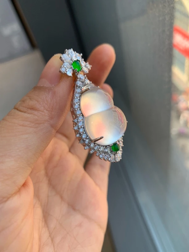 气质富婆标配 天然缅甸石英质玉 高冰种上下绿顶珠豪镶大葫芦吊坠