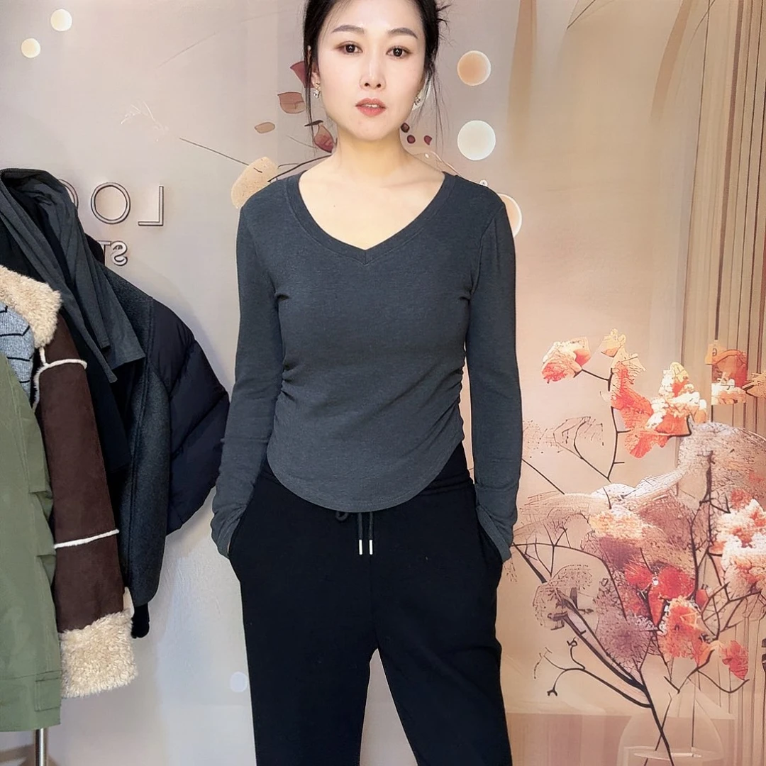 深灰色小蛮腰设计打底