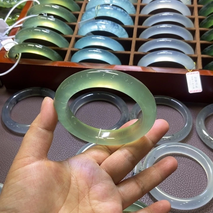 蛇纹石玉未镶嵌手镯56