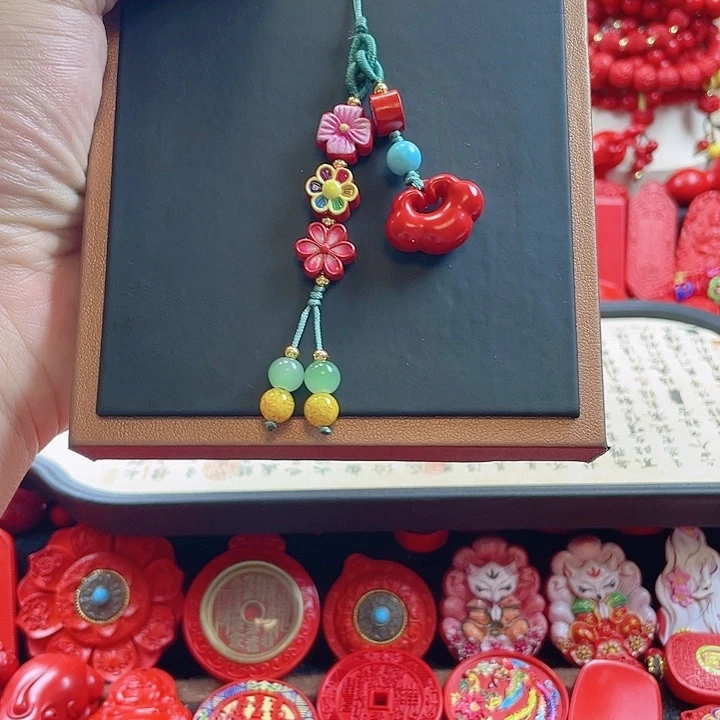 天然辰砂含辰砂工艺品花花祥云锁手机坠