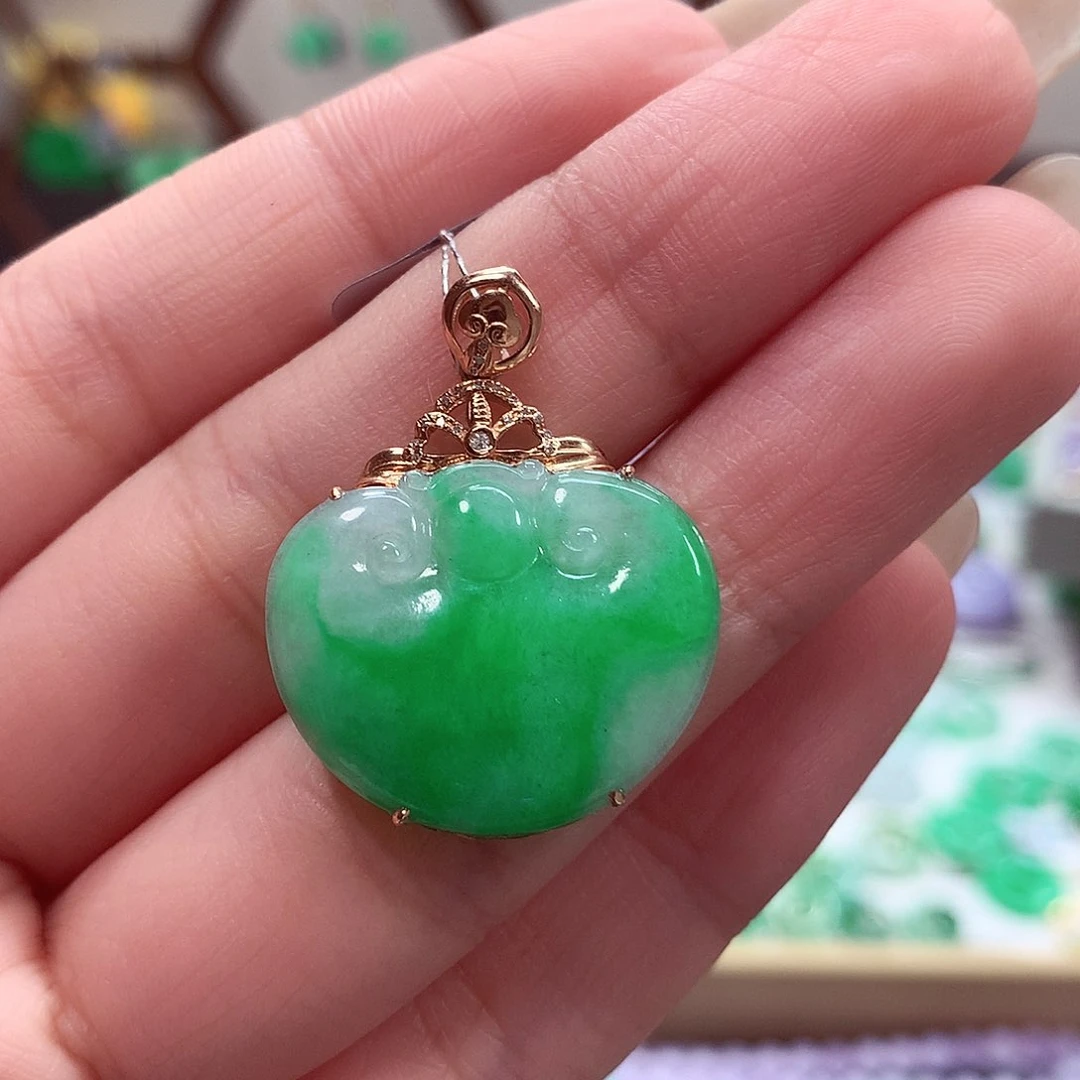 翡翠吊坠(不含链)18K金镶嵌天然翡翠