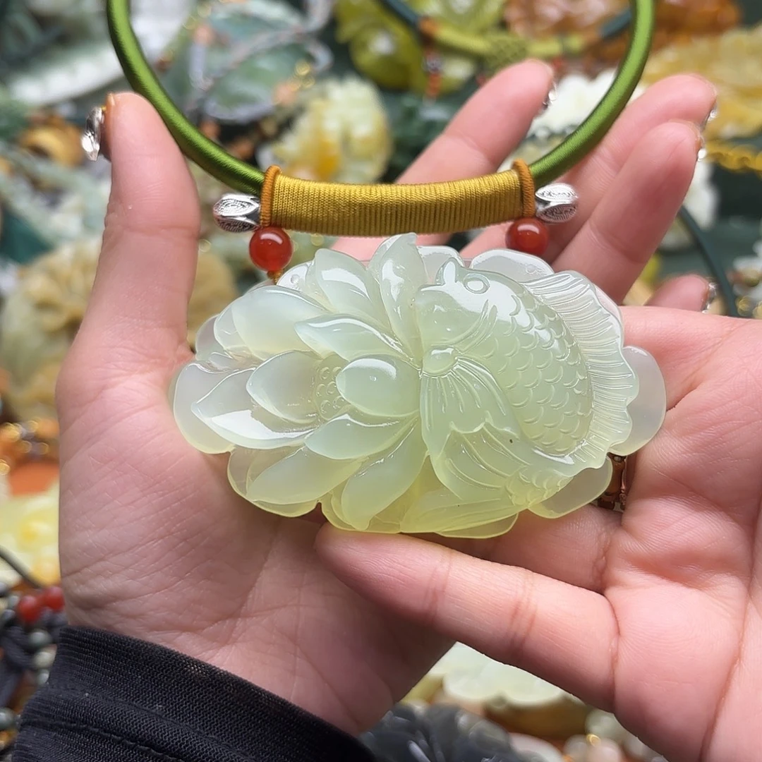 小***葩蛇纹石玉未镶嵌吊坠