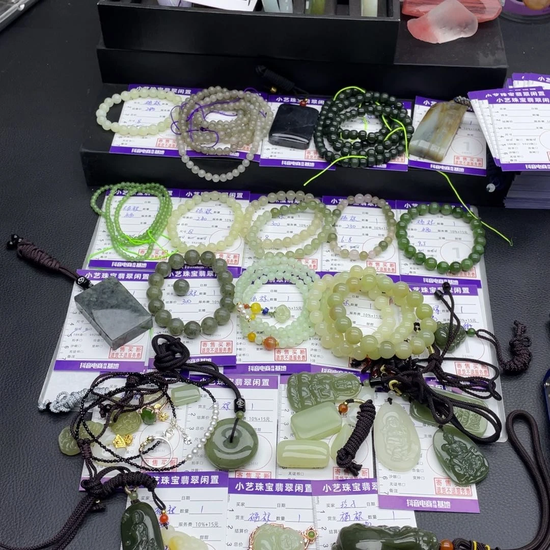 和田玉18K金镶嵌颈饰