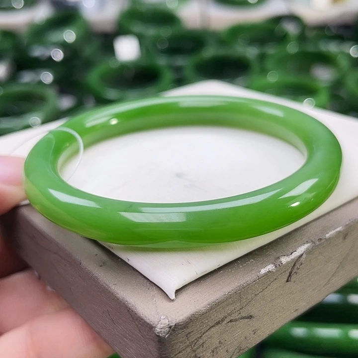 未镶嵌手镯和田玉（碧玉）