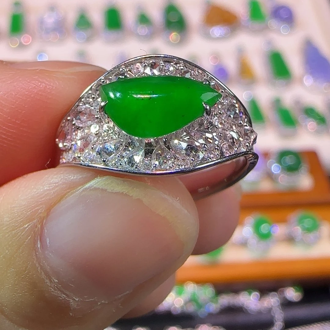 翡翠18K金镶嵌戒指