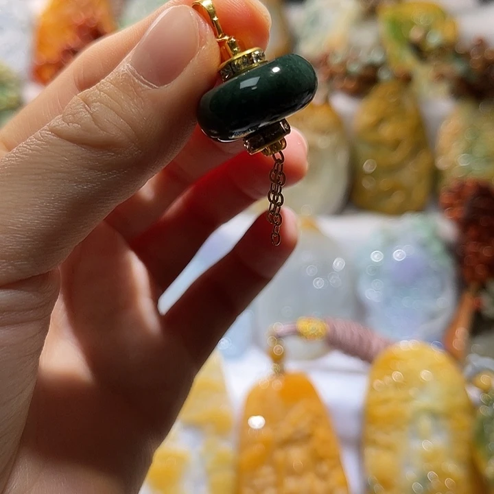吊坠(不含链)未镶嵌翡翠
