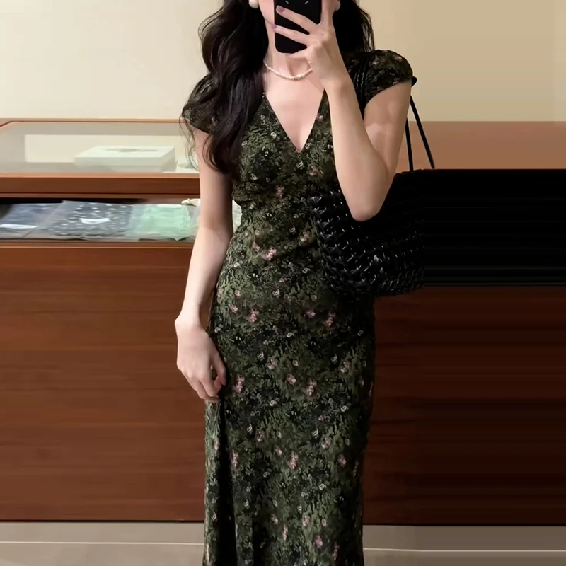 法式绿色复古碎花连衣裙子女夏季2025今年流行高级掐腰长裙3460
