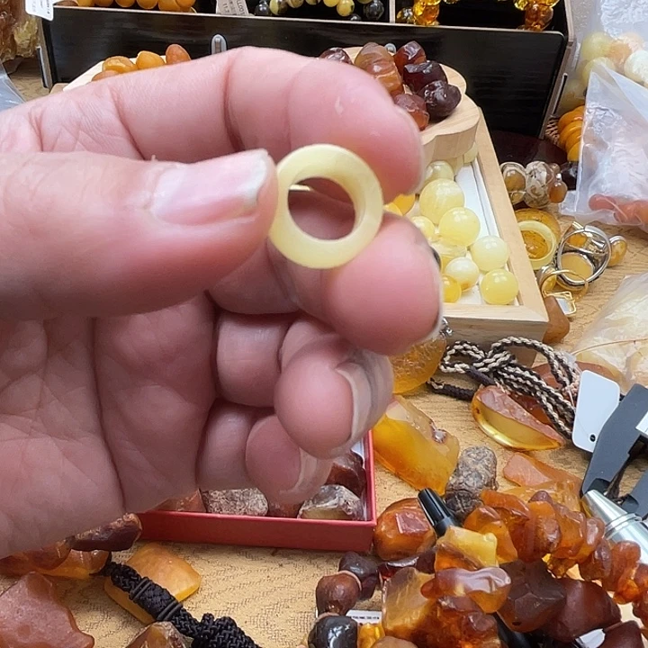 琥珀未镶嵌套链吊坠