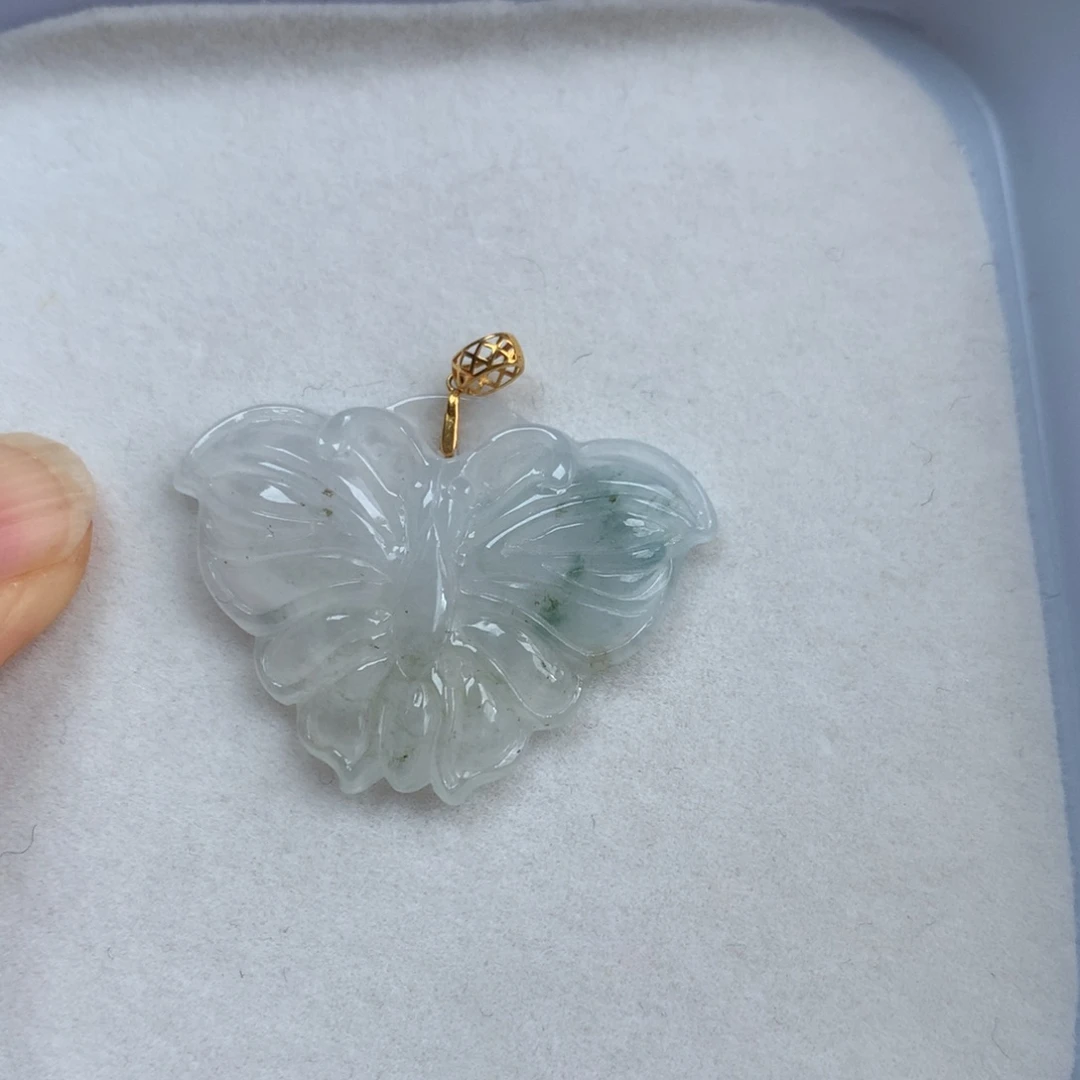 翡翠18K金镶嵌颈饰蝴