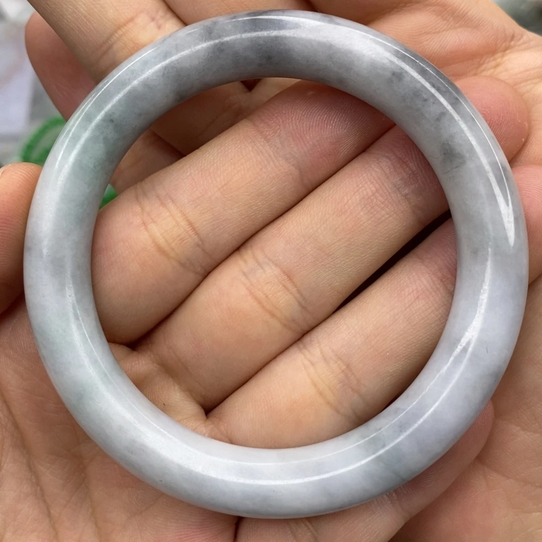 翡翠未镶嵌颈饰手镯