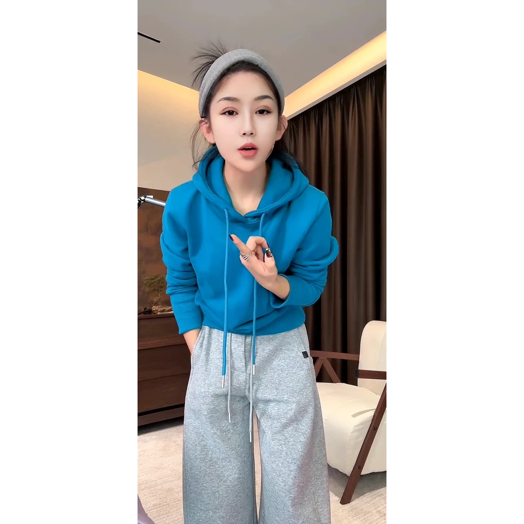 欧货时尚新款韩范潮流常规款连帽加绒卫衣女款