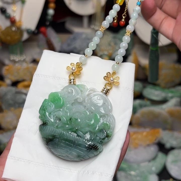 颈饰未镶嵌翡翠吊坠