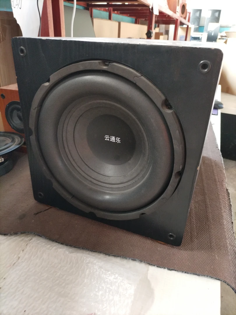 准新品 10寸无源低音炮一个。120W左右的功率。