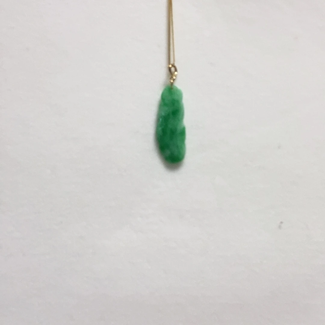 翡翠颈饰18K金镶嵌简单