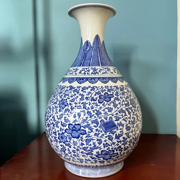 1157 清乾隆 缠枝莲玉壶春瓶