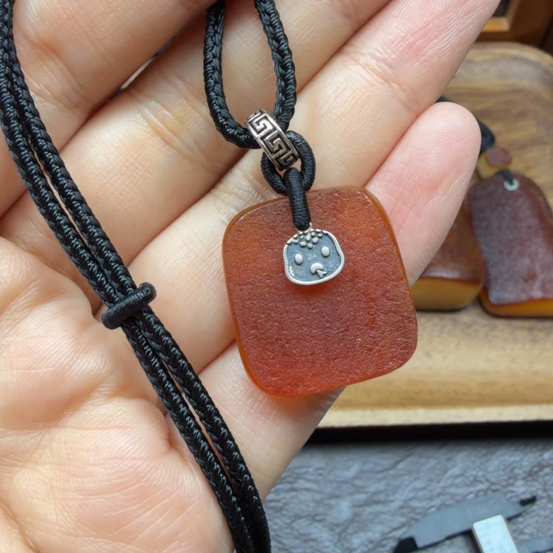 琥珀未镶嵌吊坠(赠链)