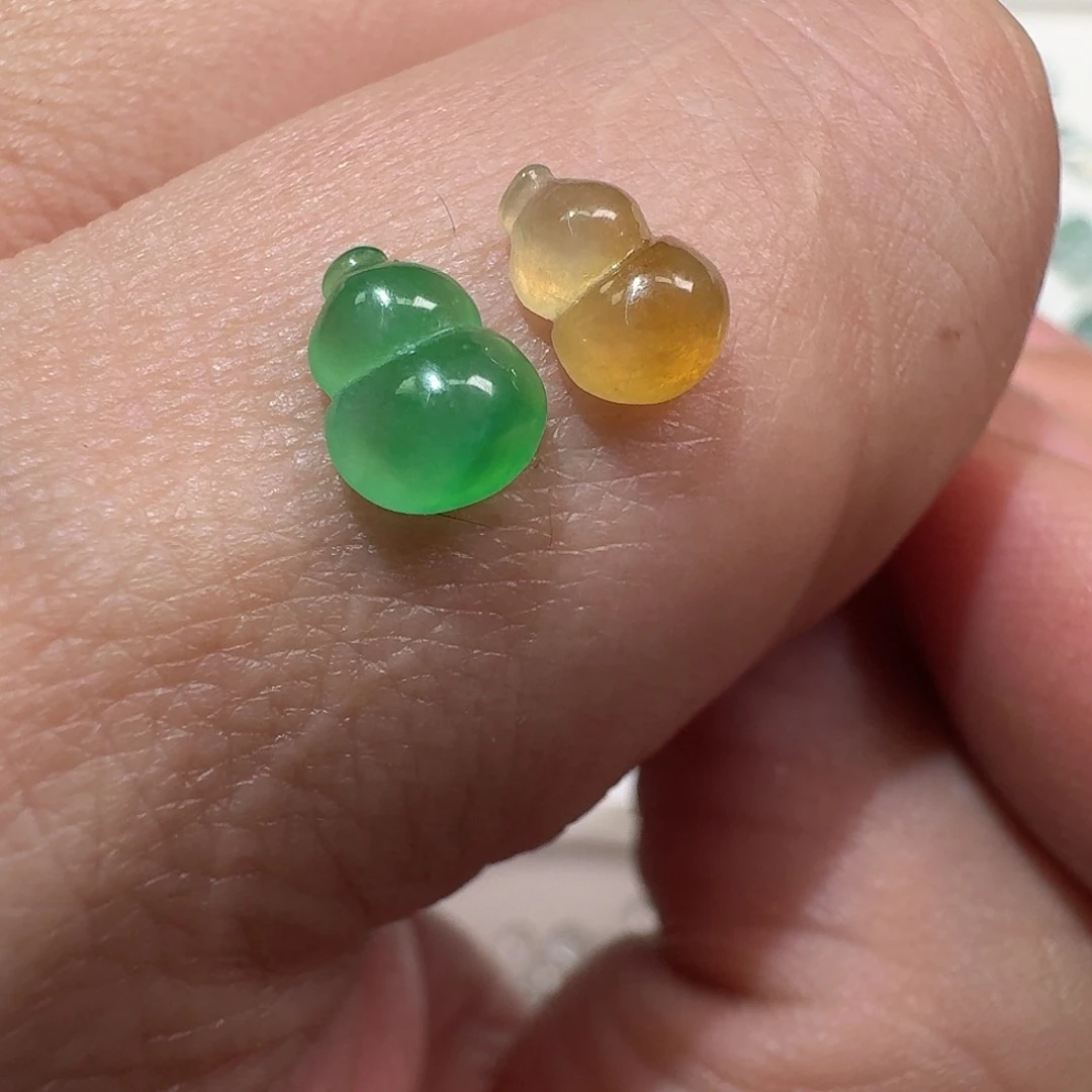 翡翠未镶嵌颈饰葫芦