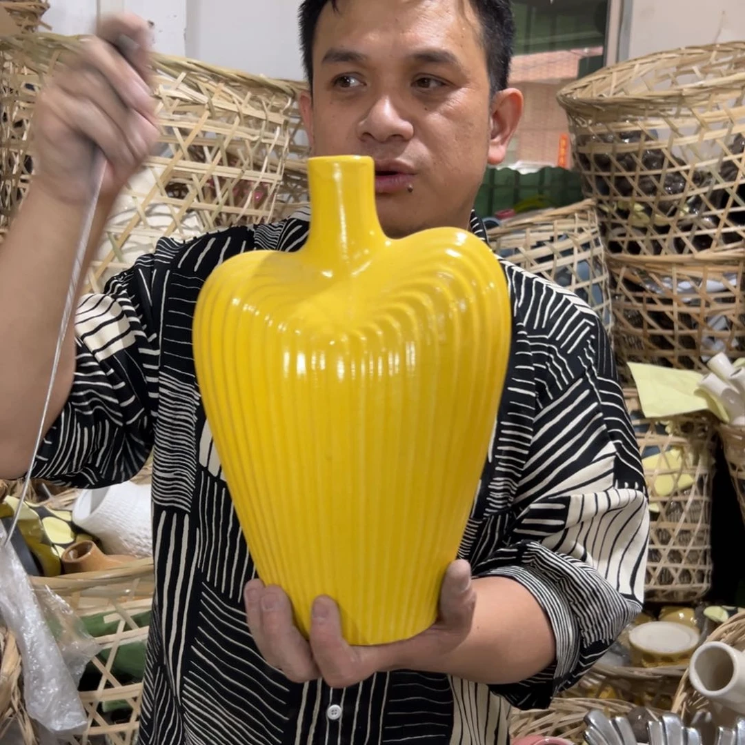 摆件59 号高中低温陶瓷瓶（部分微瑕）