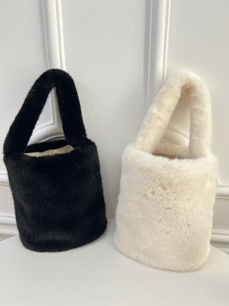 毛毛包包女2025冬季新款仿皮草圆矩形水桶包化妆包法式毛绒帽子