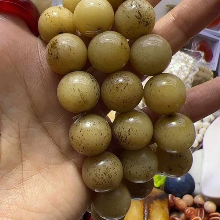 大果紫檀（缅甸花梨）1.6孟白圆珠手串