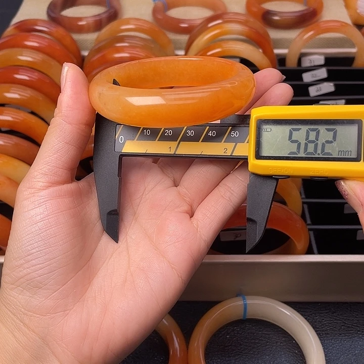 石英质玉（黄龙玉）未镶嵌手镯32号