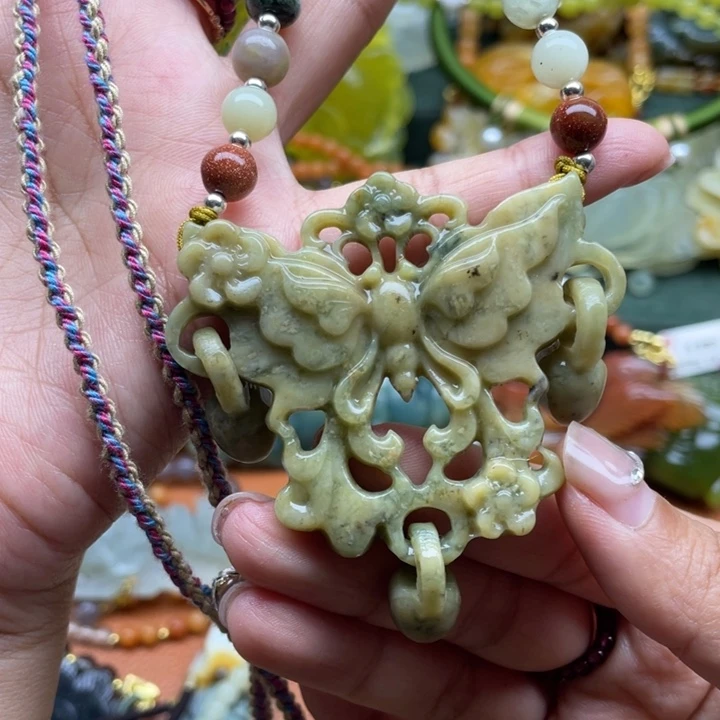蛇纹石玉未镶嵌吊坠