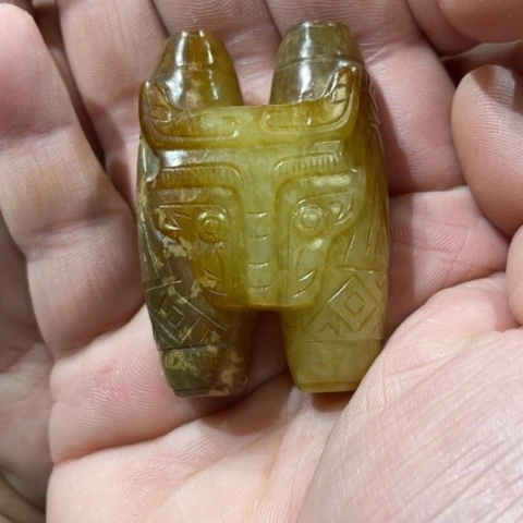 凯***信和田玉未镶嵌颈饰