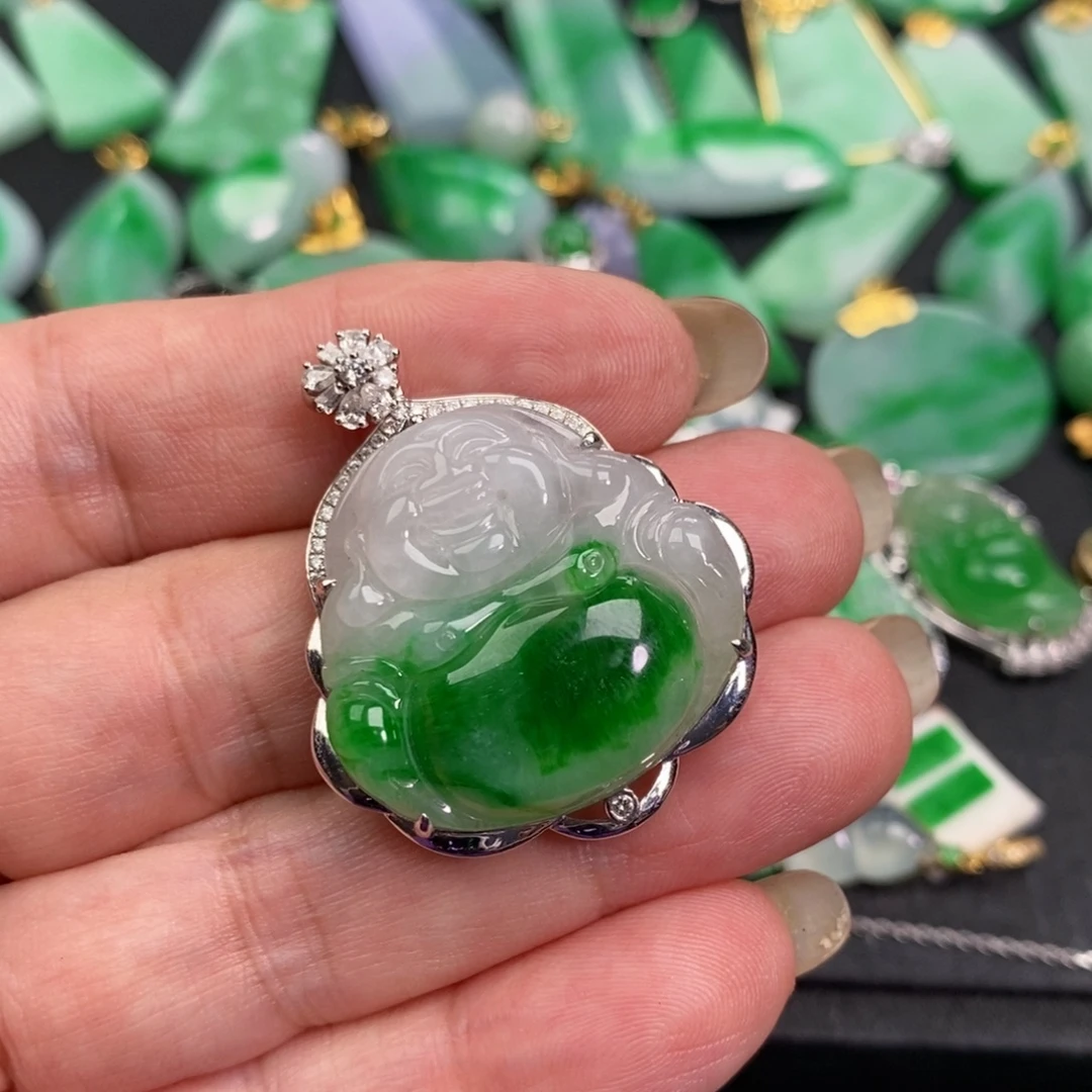 翡翠18K金镶嵌颈饰