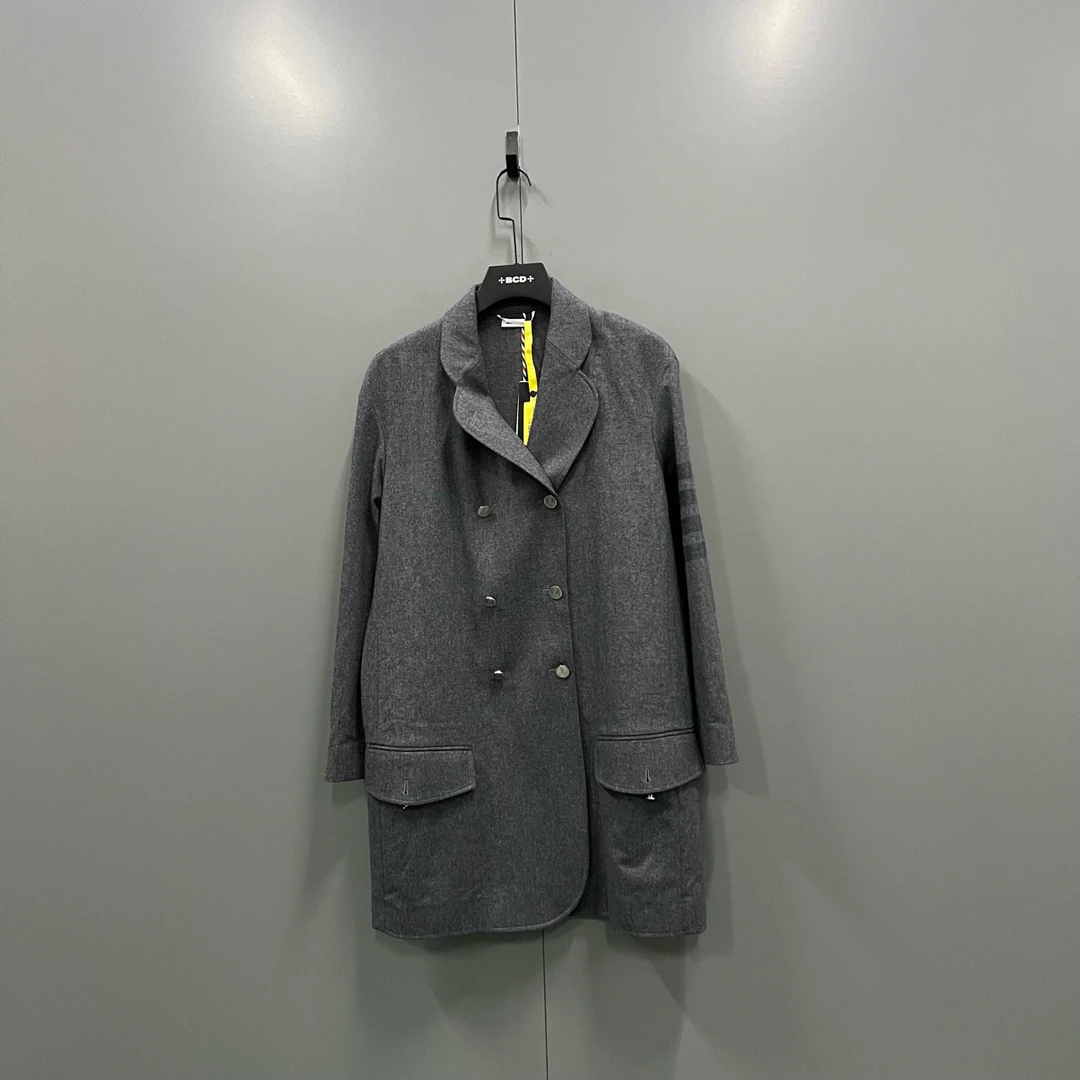 99新 THOMBROWNE 灰色条纹羊毛大衣 38码/ki301074